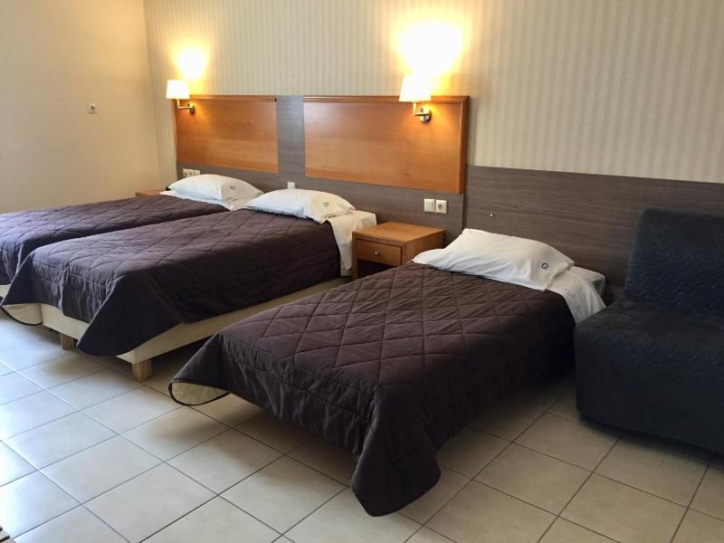 Basic Triple Room image 3