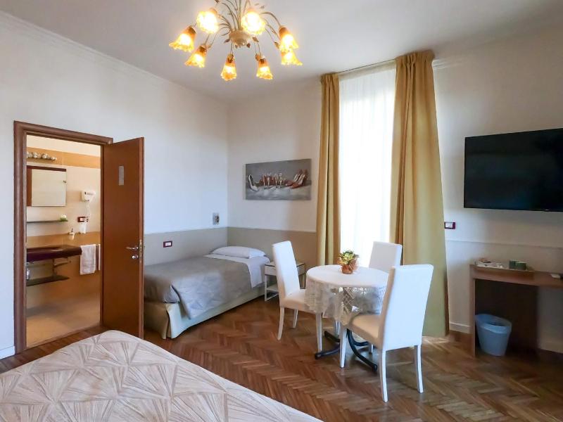 Triple Room with Balcony image 4