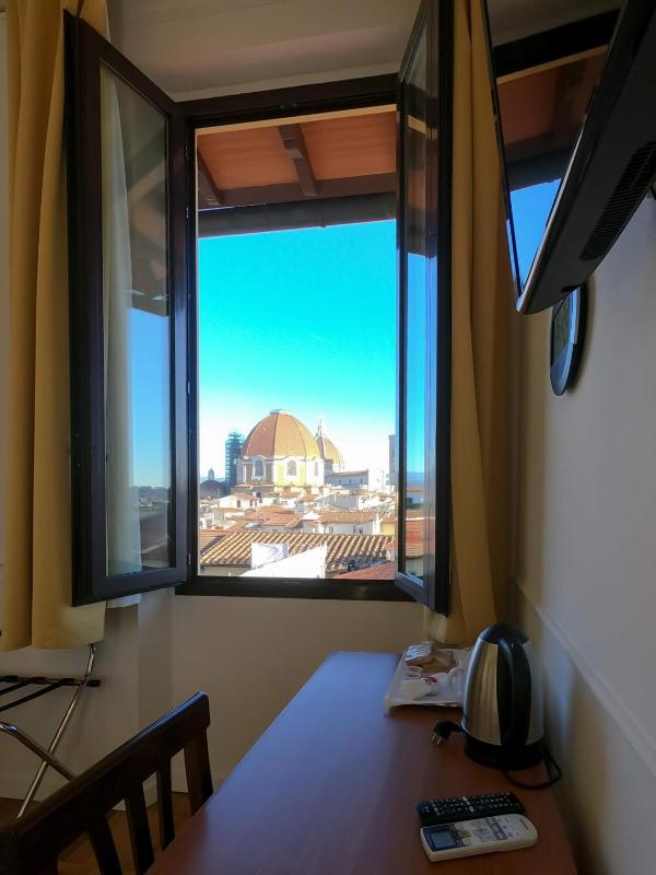 Double Room with Balcony and City View image 3