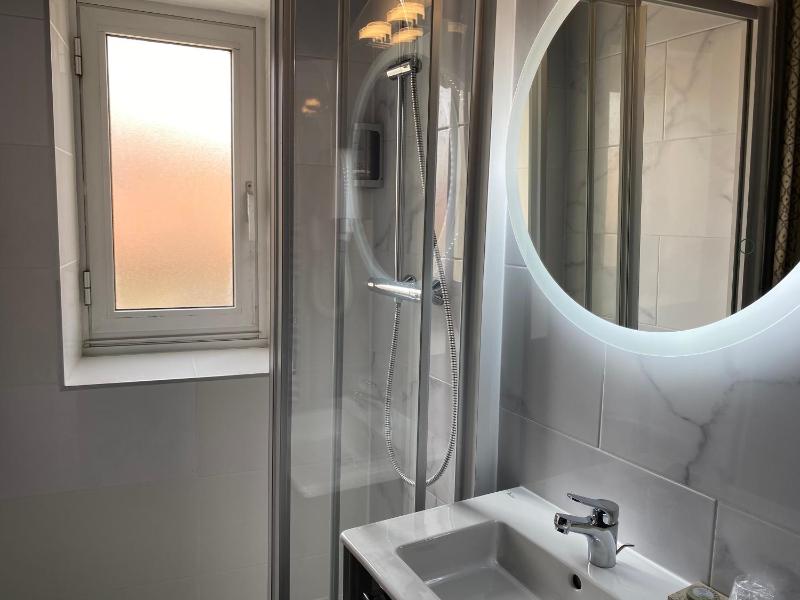 Superior Triple Room image 1