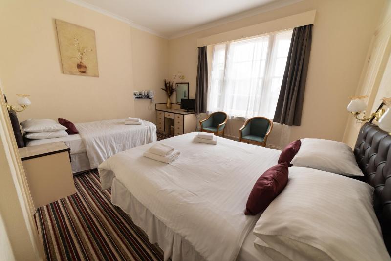 Classic Triple Room image 4