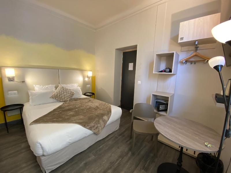 Hotel Majestic - image 12