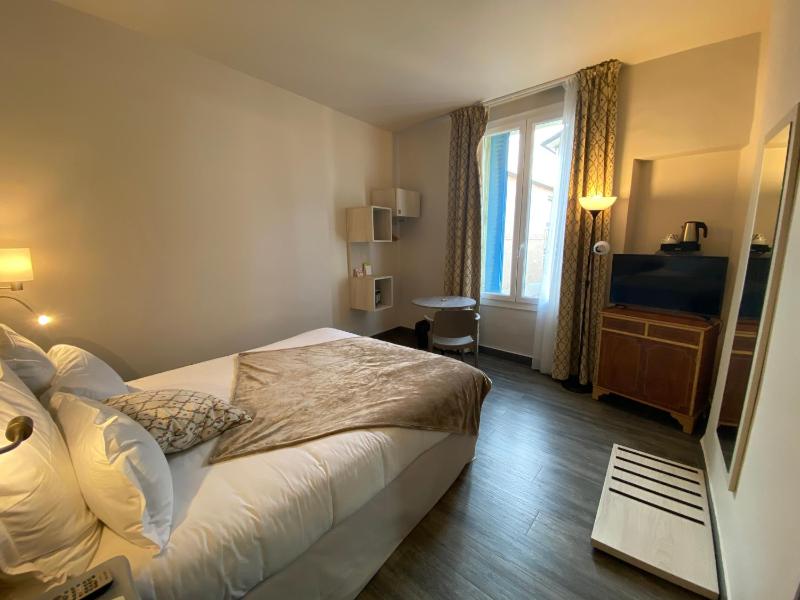 Double Room image 3