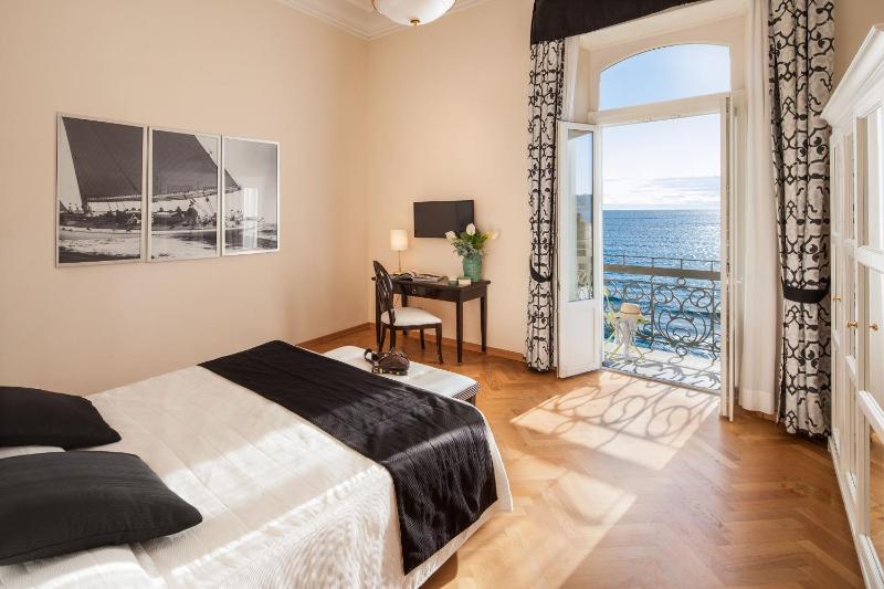 Executive Suite with Sea View image 2