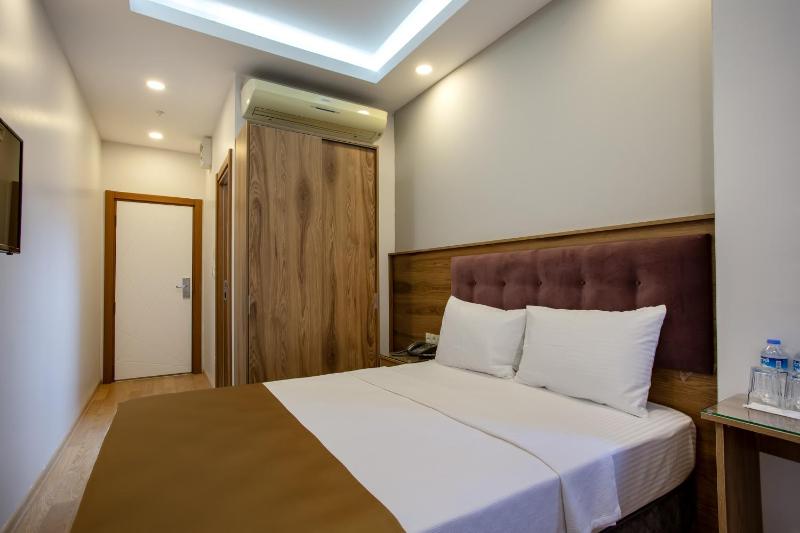 Standard Double Room image 2