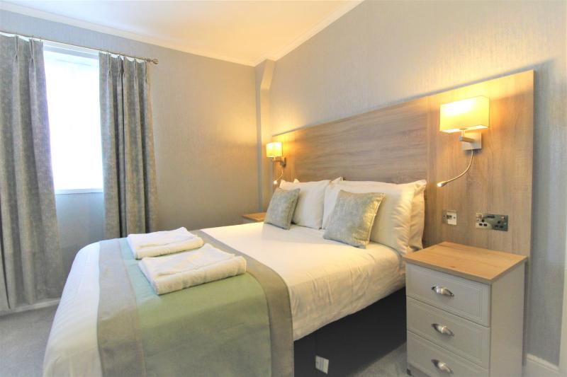 Double Room image 4