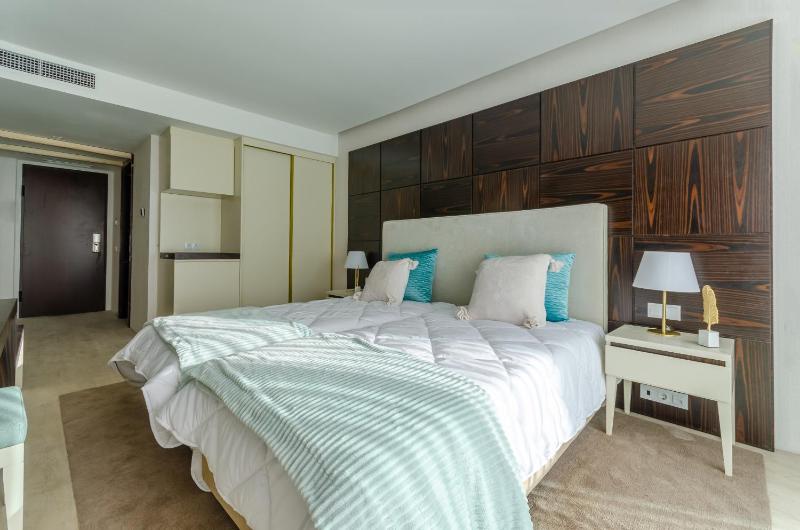 Deluxe Double Room image 3