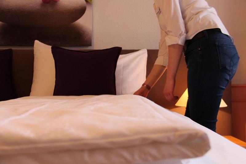 Standard Double Room with Shared Bathroom image 4