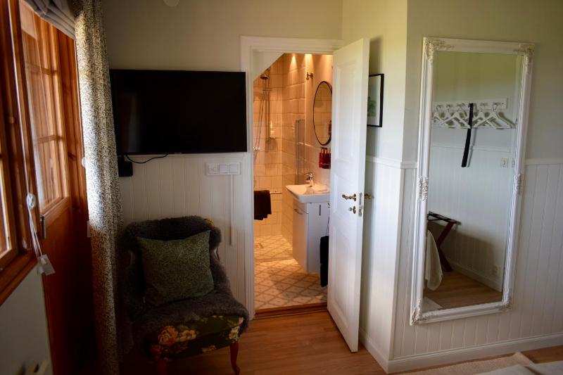 Deluxe Double Room with Balcony image 3