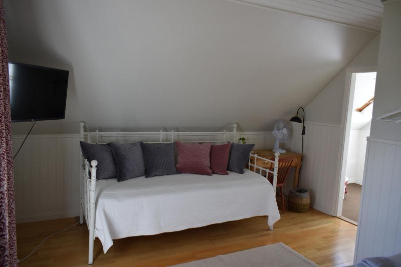 Deluxe Double Room with Extra Bed image 3