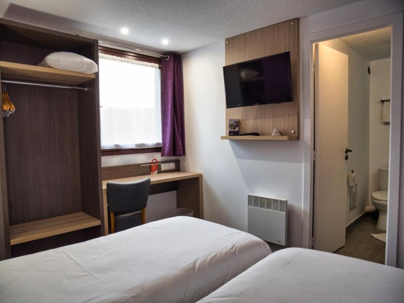 Twin Room image 3