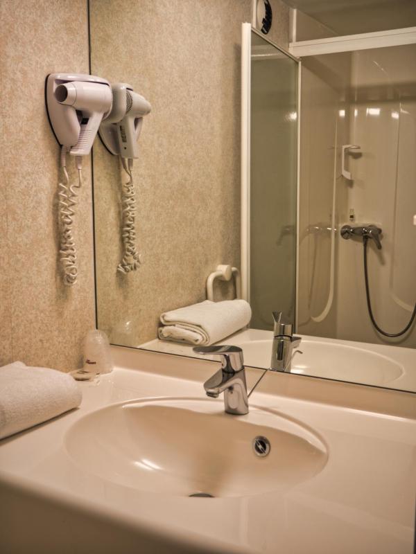 Double Room image 3