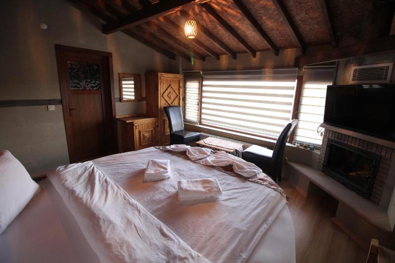Deluxe Double Room with Fireplace image 4