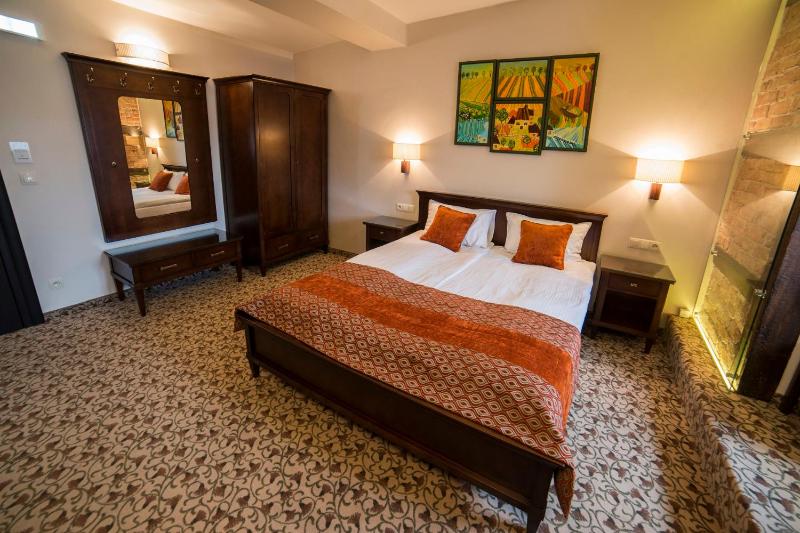 Deluxe Double Room image 3
