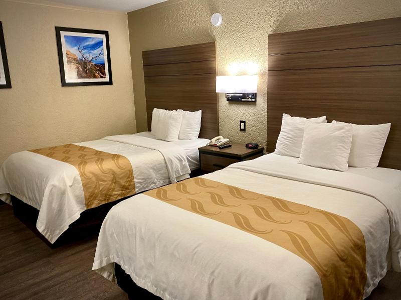 Standard Double Room with Two Double Beds - Smoking image 3