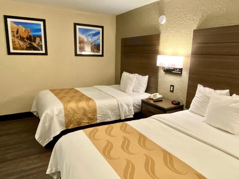 Standard Double Room with Two Double Beds - Smoking image 4