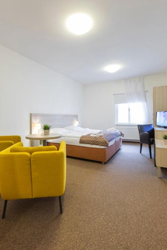 Double or Twin Room image 3