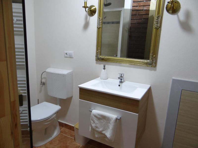 Standard Double Room with Shared Bathroom image 4