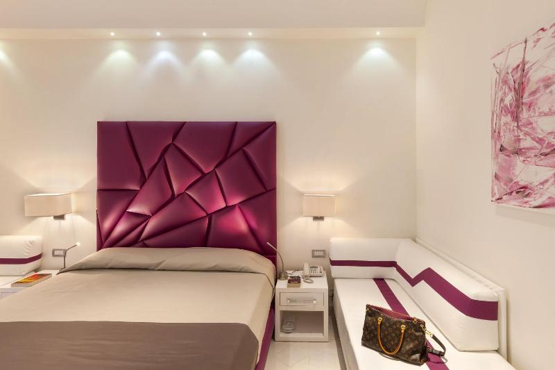 Junior Suite (4 Adults) image 4