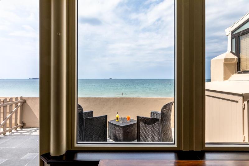 Sea View & Terrasse - Double Room with Bow Window image 4