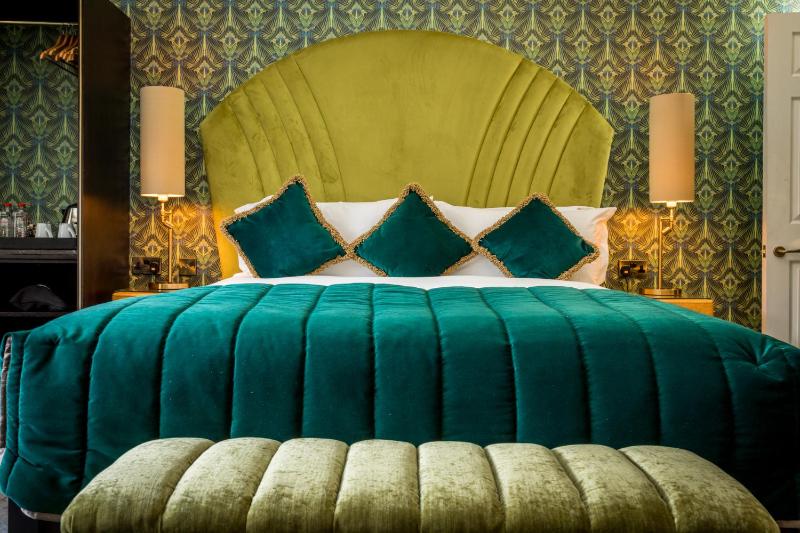 Fabulous Double  image 2