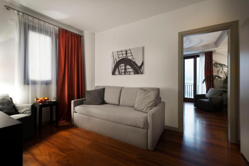 Deluxe Triple Room with Lake View image 3