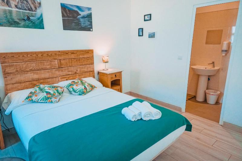 Oasis Backpackers Hostel Sintra Surf - image 16
