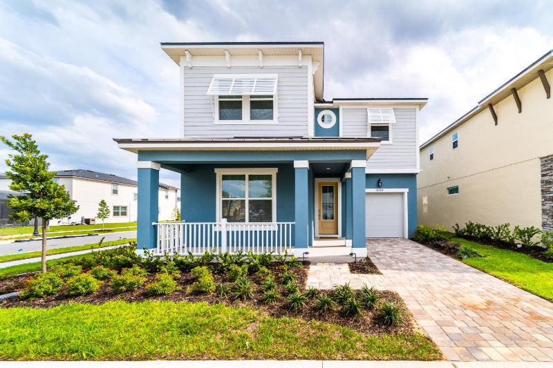 Six-Bedroom House image 1