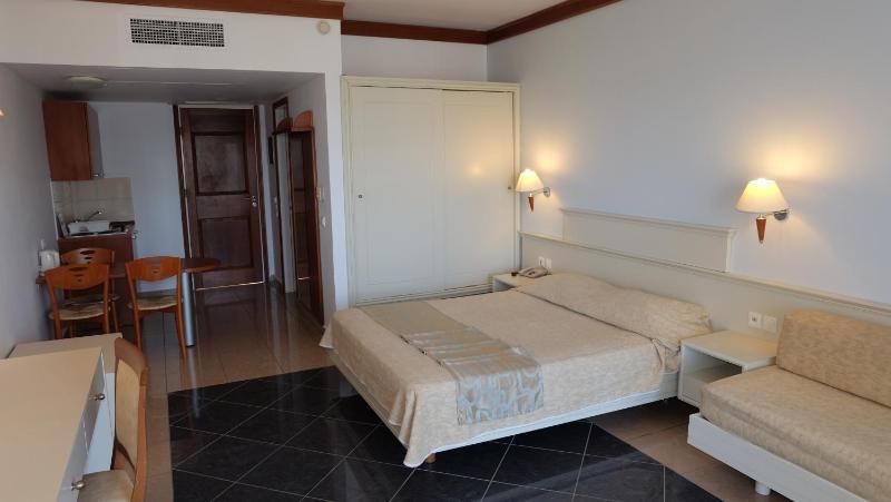Standard Double Room image 2