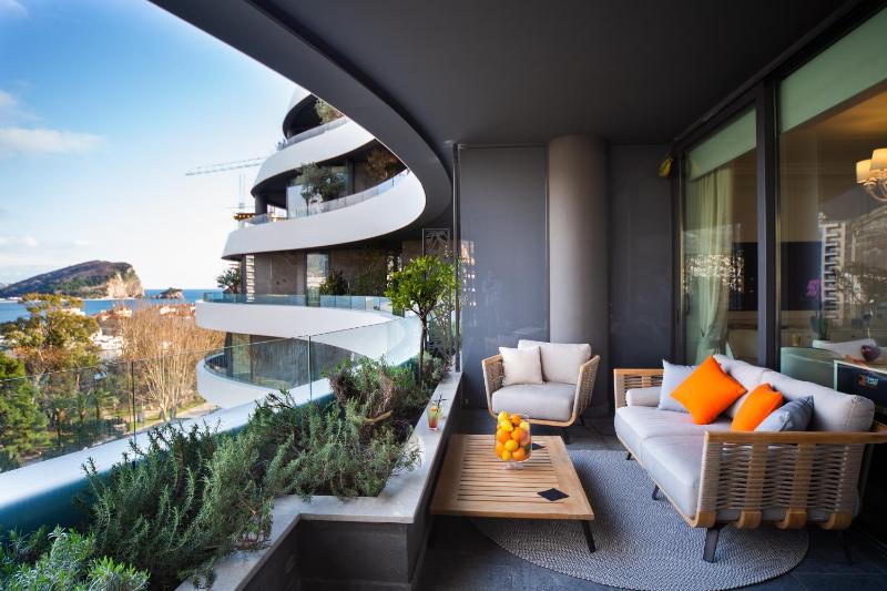 Deluxe Suite with Terrace and Sea View image 3