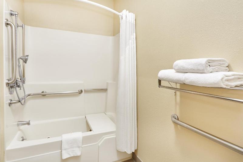 Standard King Room with Mobility Accessible Tub image 3