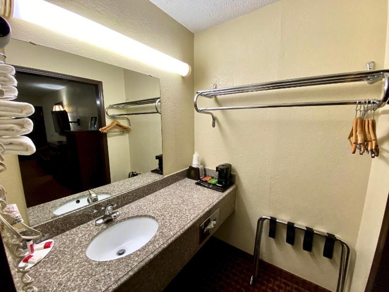 Queen Room with Two Queen Beds - Non-Smoking image 1