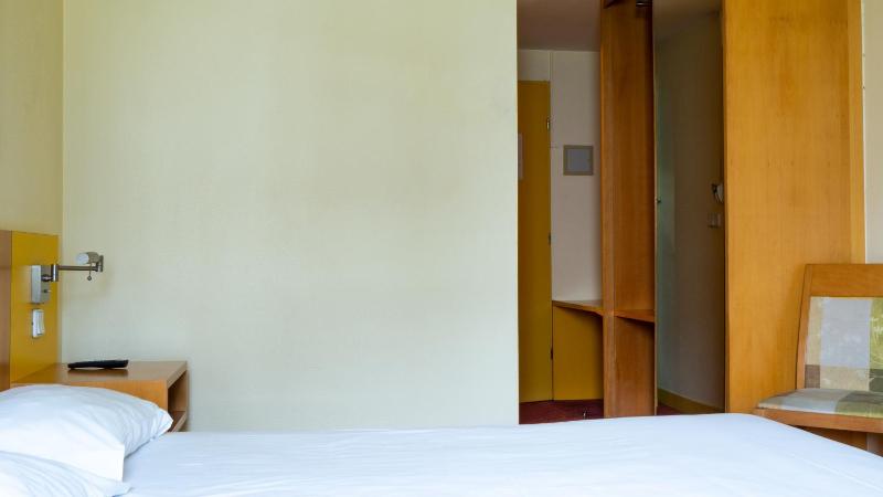 Double Room image 3