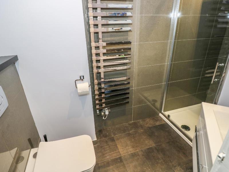 Apartment 3 - image 11