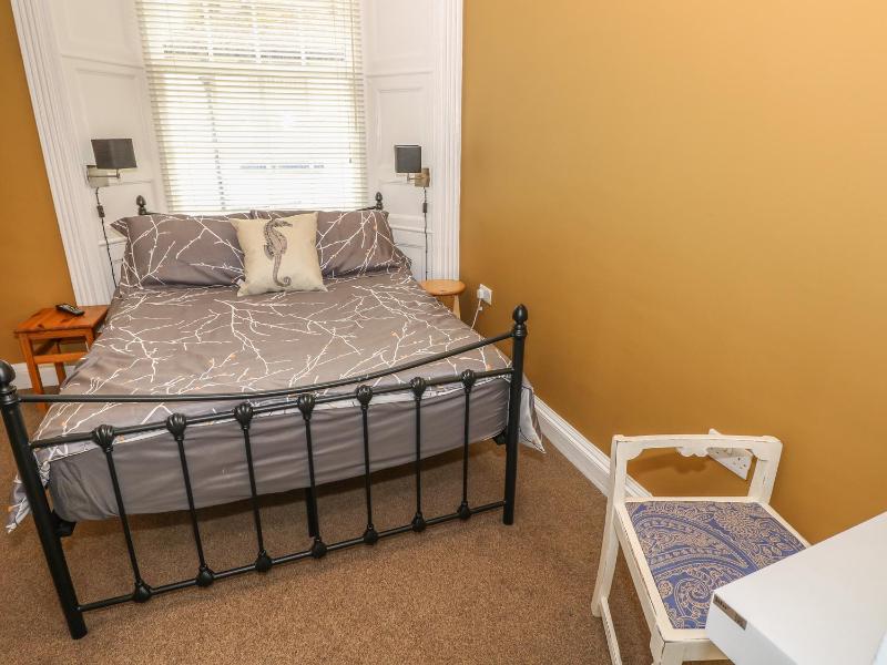 Apartment 3 - image 5