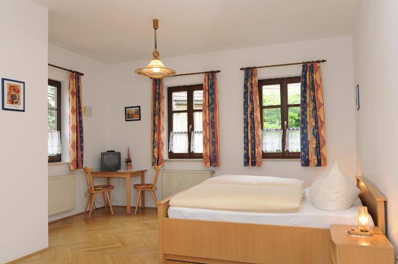 Standard Quadruple Room image 3