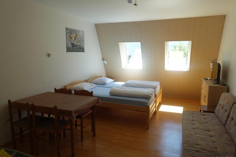 One-Bedroom Apartment (4 Adults) image 3