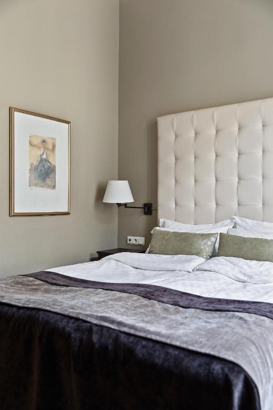 Standard Double Room image 3