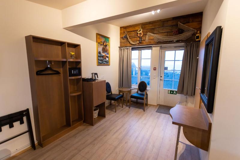 Superior Twin Room image 3