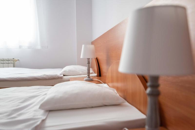 Double or Twin Room image 3