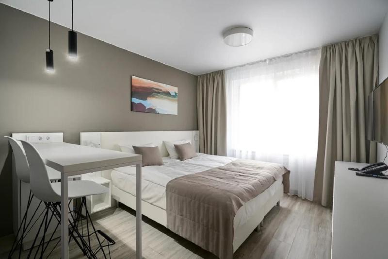 Large Double or Twin Room image 3