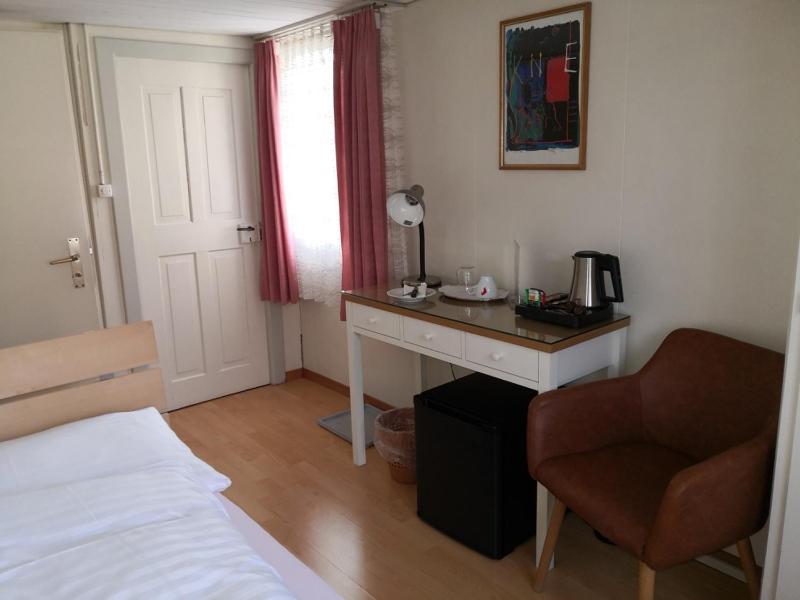 Single Room with Bath image 2