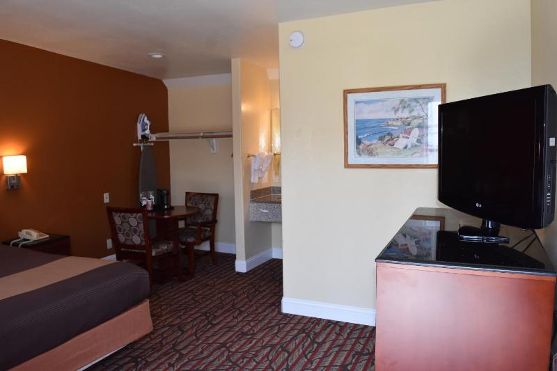 Queen Room - Non-Smoking