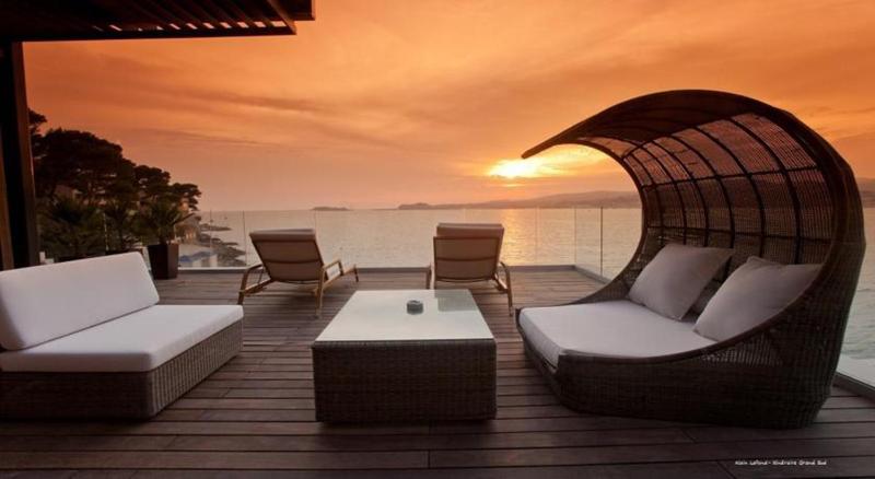 Deluxe Double Room with Sea View image 4