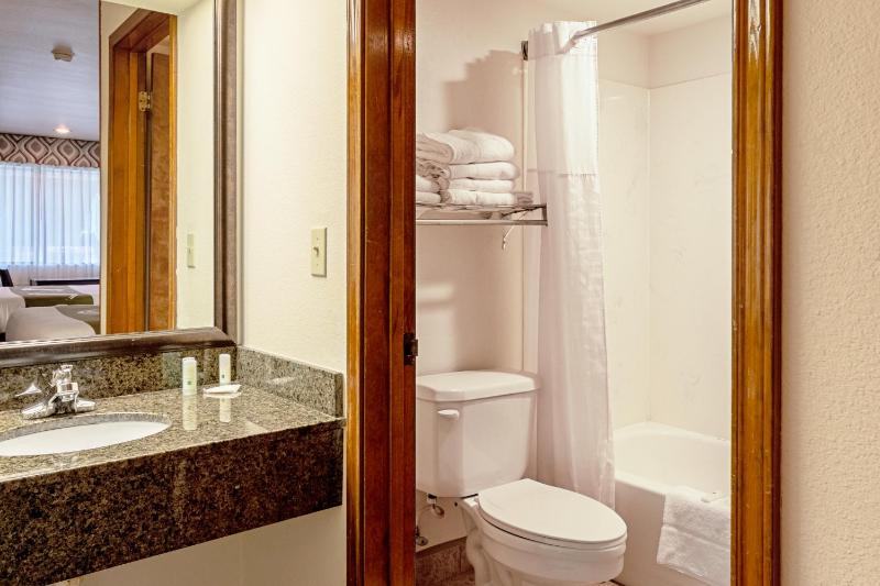 King Room - Non-Smoking image 2