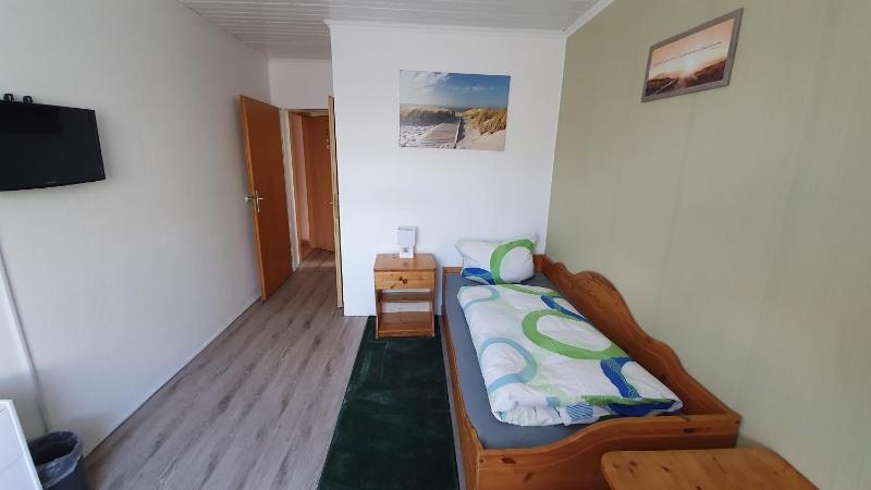 Single Room with Shower image 4