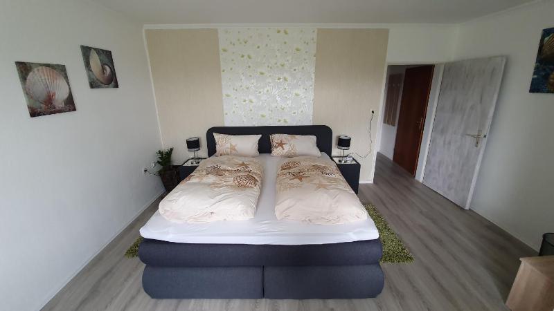 Double Room with Balcony image 4