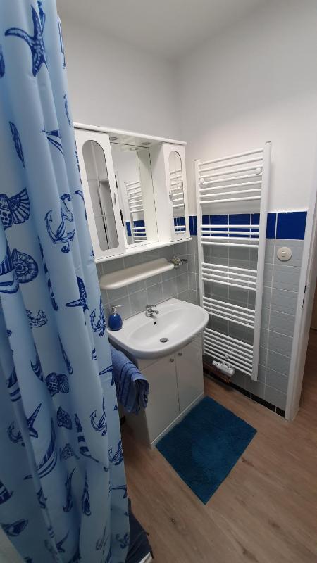 Economy Double Room image 4