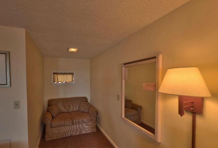 Double Room with Two Double Beds and Sofa Bed image 2