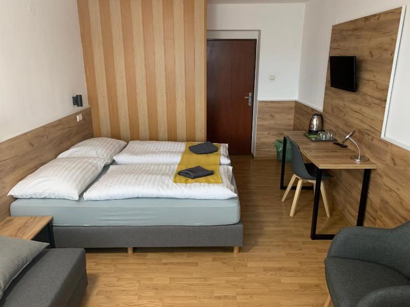 Double Room with Balcony image 3